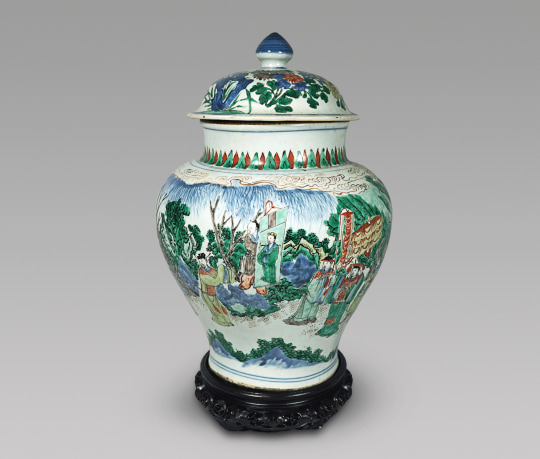 Rare Large Chinese Wucai Glazed Porcelain Vase and Cover
