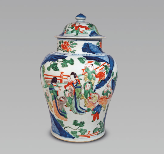 Chinese Wucai Glazed Porcelain Vase and Cover