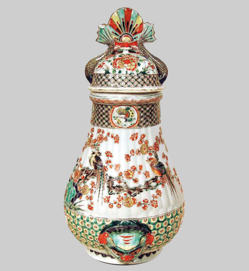 Chinese Famille Verte Porcelain Wall Cistern and Cover