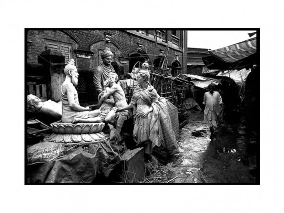 Sanjeet Chowdhury DISCARDED STATUES OF QUEEN VICTORIA AND VARIOUS INDIANS AND GREEK MYTHOLOGICAL CHARACTERS 2009 C-print on photographic paper 24 x 30 in.