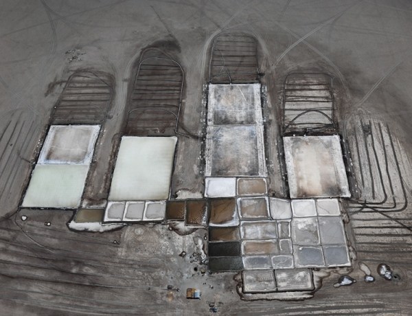 Burtynsky Exhibition Reviewed by Artinfo