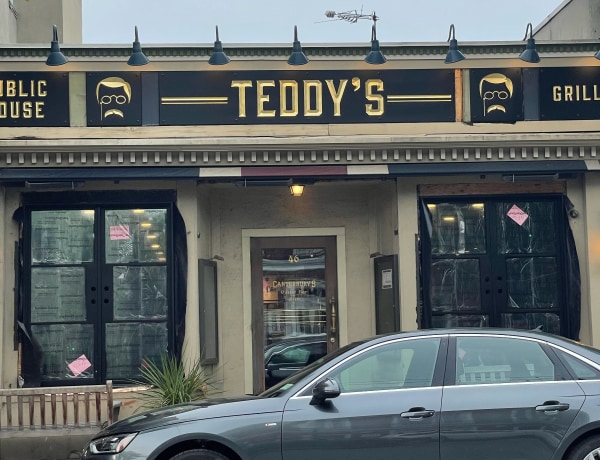 Teddy's Bully Bar (&amp; Grill)
