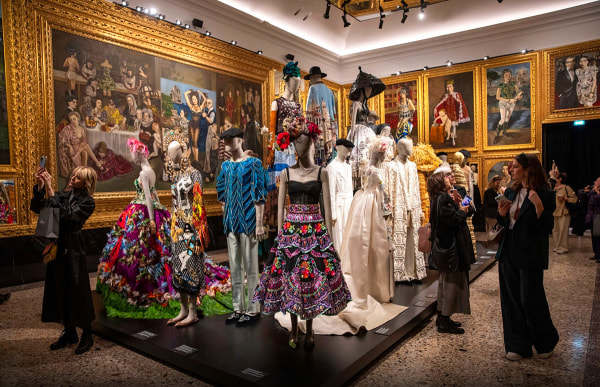 Anh Duong showcases 24 works in the &quot;From the Heart to the Hands: Dolce&amp;Gabbana&quot; exhibition