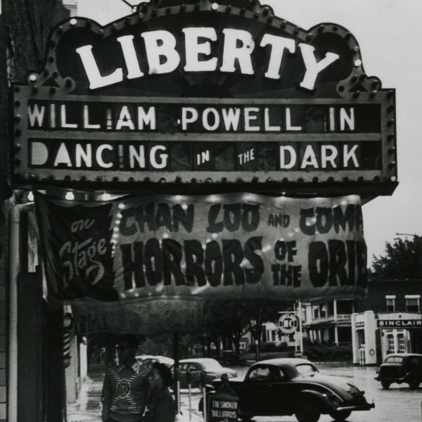 &quot;Gordon Parks' Never-Before-Seen Photos Of 1950s Segregation&quot;