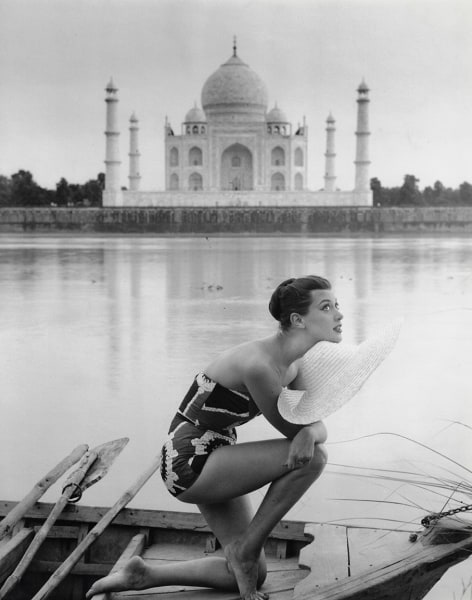 Norman Parkinson, A Bird's Eye View of Our Visit to India: Anne Gunning at the Taj Mahal, 1956