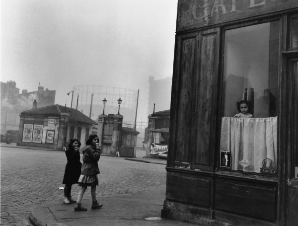 Robert Doisneau, Le Nez au Carrau, 1953