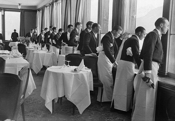 Alfred Eisenstaedt, Waiters watching Sonia Henie skate, St. Moritz, 1932