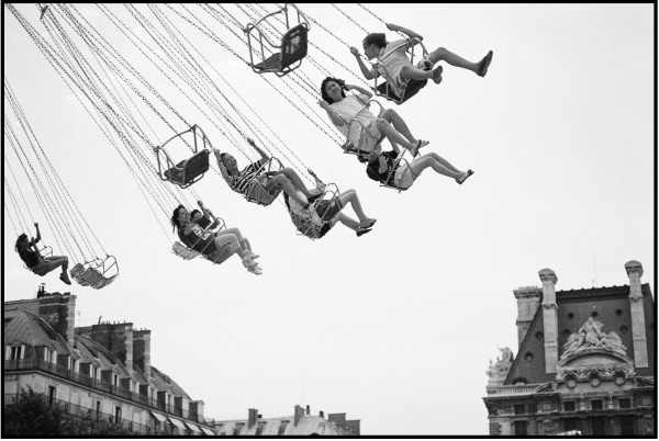 Arthur Elgort, Swings, Paris, 1990