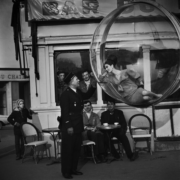 Melvin Sokolsky, Bar du Flick, Paris, 1963