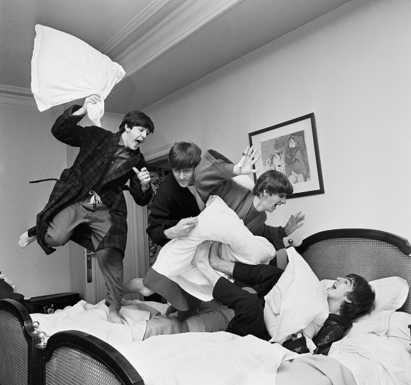 Harry Benson Beatles Pillow Fight II, Paris, 1964