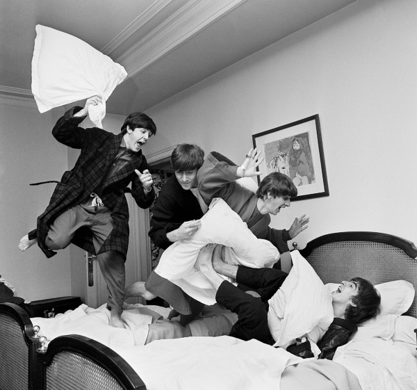 Harry Benson, The Beatles: Pillow Fight, Paris, 1964