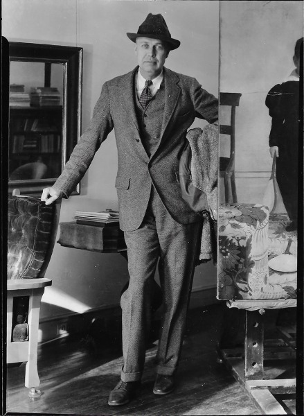 Louise Dahl-Wolfe, Edward Hopper, Standing, 1933