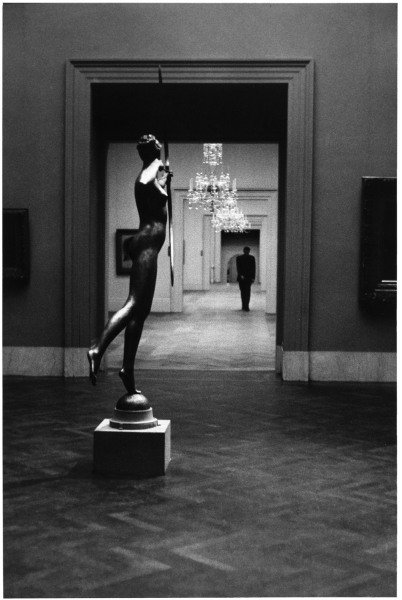 Elliott Erwitt Metropolitan Museum of Art, New York City, USA, c. 1953