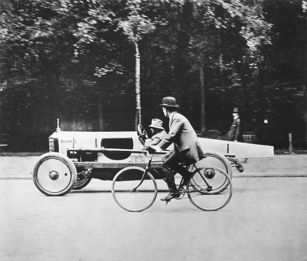 Jacques Henri Lartigue, Av. des Acacias a racing Singer, Paris, June 5, 1912