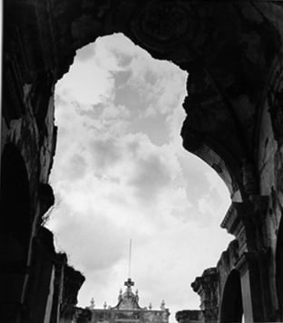 Loiuse Dahl-Wolfe, Recollection Cathedral, Antigua, 1952