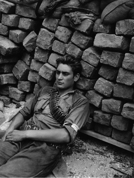 Robert Doisneau, Les Repos du Guerrier, 1944