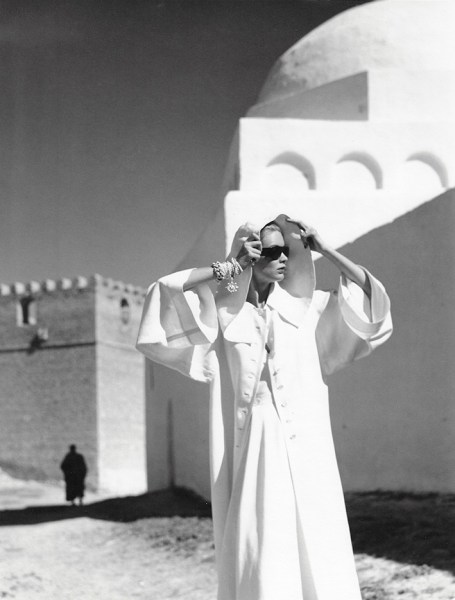 Louise Dahl-Wolfe&nbsp;, Natalie in Gr&egrave;s Coat, Kairouan, Tunisia, 1950