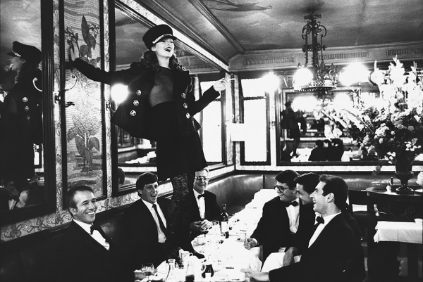 Arthur Elgort, Kate Moss at Cafe Lipp, Paris, VOGUE Italia, 1993