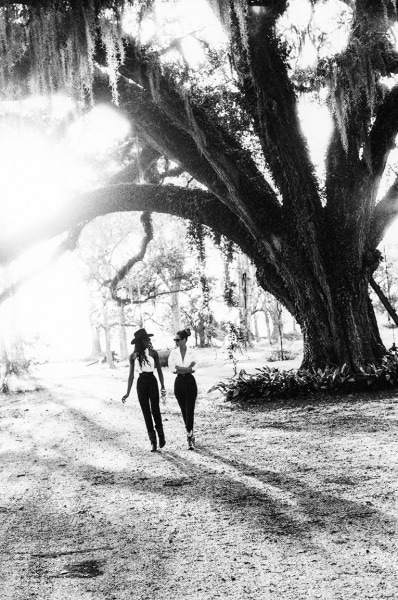 Arthur Elgort, Naomi Campbell and Christy Turlington, Parlange Plantation on False River, New Orleans, LA, VOGUE, 1992