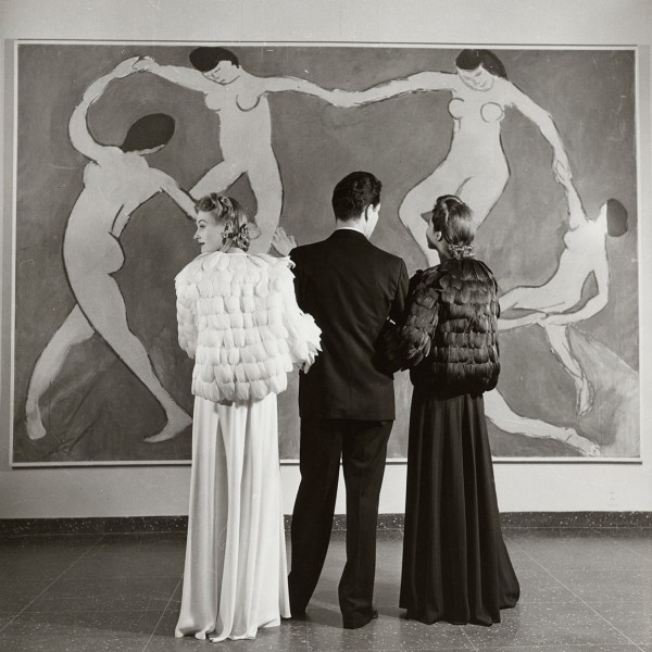 Louise Dahl-Wolfe, Looking at Matisse (Dance I), Museum of Modern Art, ca. 1940