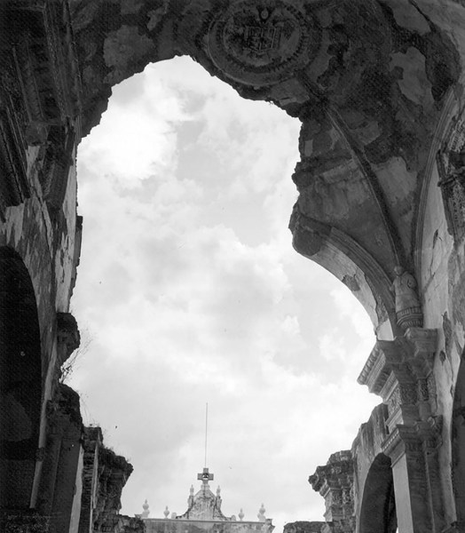 Louise Dahl-Wolfe, Recollection Cathedral, Antigua 1952