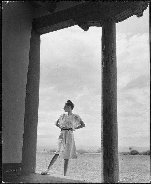 Louise Dahl-Wolfe,  Model Next to Large Column, Brazil 1940