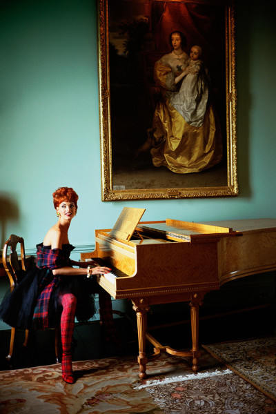 Arthur Elgort, Linda Evangelista, Scotland, VOGUE, 1991