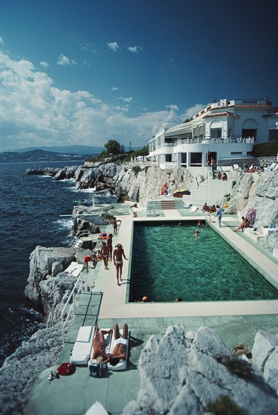 Slim Aarons, Hotel du Cap Eden-Roc: Guests by the pool at Hotel du Cap Eden-Roc, Antibes, France, 1972