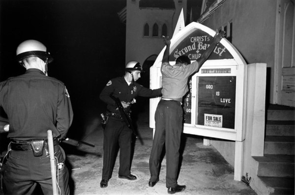 Harry Benson, Watts Riots, Los Angeles, California, 1965