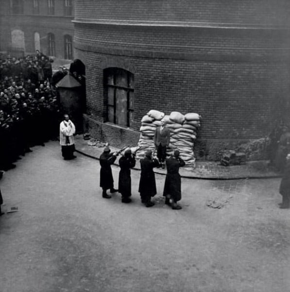 Lee Miller&nbsp;, Firing Squad, Budapest, 1946