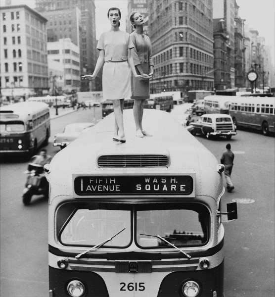 William Helburn, Bus Top: Dovima and Jean Patchett, Madison Square, New York, Harper&#039;s Bazaar, 1958