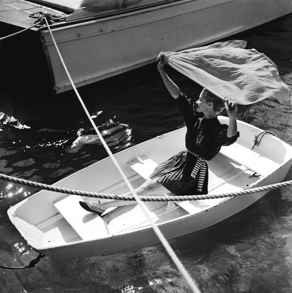 Louise Dahl-Wolfe, Lisa in the boat, 1955
