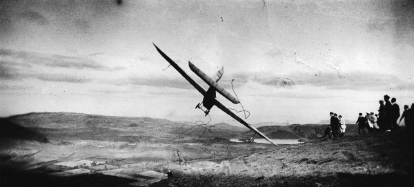 Jacques-Henri Lartigue, Gliding Competition: Pitot on the &quot;Levasseur-Abrial Monoplane,&quot; Combegrasse, 1922