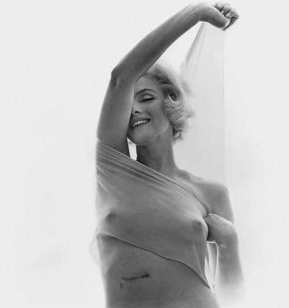Bert Stern, Marilyn Monroe: From the Last Sitting ®, 1962 (Sheer scarf, Arm Up)