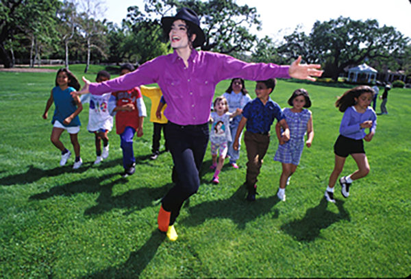Henry Benson,  Michael Jackson and Children, Neverland, California, 1993