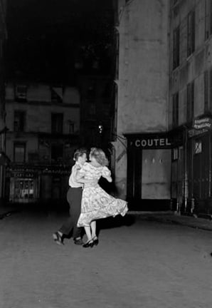 Robert Doisneau, Les Ventres du 14 Julliet, 1953