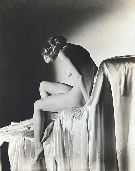 Horst P. Horst, Lisa Fonnsagrives, Nude on Silk, February 19, 1940