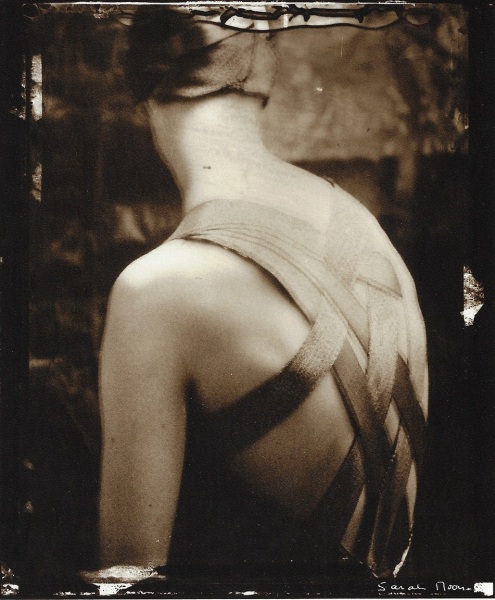Sarah Moon, Dos lace (Lace Back)