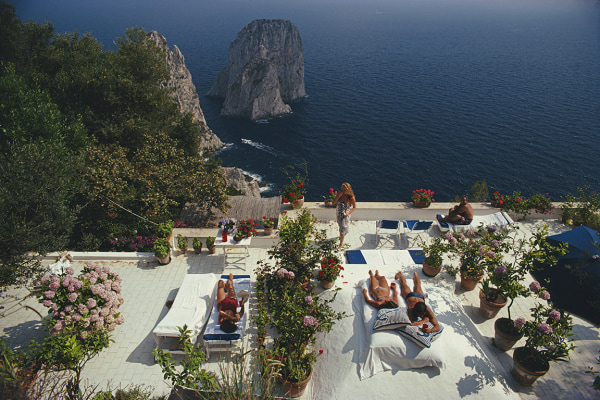 Slim Aarons, Il Canile (Villa owned by Umberto Tirelli and Dino Trappetti), Capri, Italy, 1980