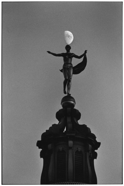 Elliott Erwitt Schloss Charlottenburg (Charlottenburg Palace), Berlin, Germany, 1995