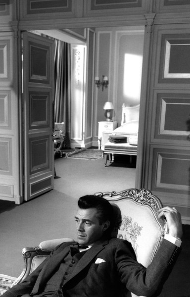 Bob Willoughby, Dirk Bogarde musing to himself on the set of &ldquo;I Could Go on Singing&rdquo;, Shepperton Studios, UK, 1962