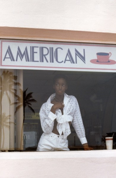 Pamela Hanson, Beverly Peele, VOGUE, Miami, 1993