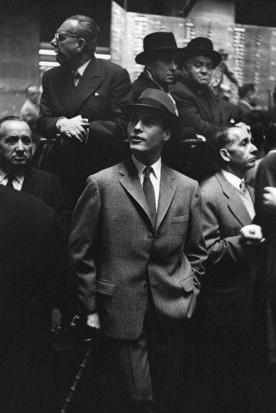 Frank Horvat, Paris, a la Bourse, pour le Jardin des Modes, 1959