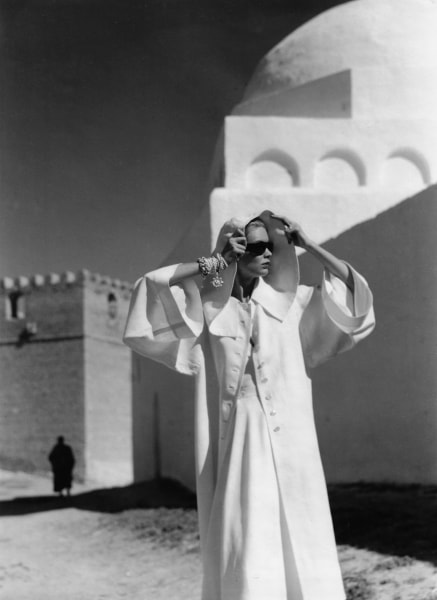 Louise Dahl-Wolfe,  Natalie in Gres Coat, Kairouan 1950