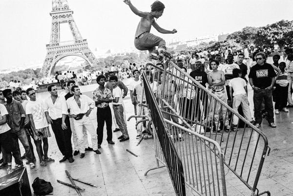 Arthur Elgort, Rollerbladers at the Eiffel Tower, Paris, 1990