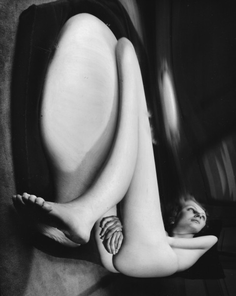 Andre Kertesz, Distortion 40, Paris, 1933