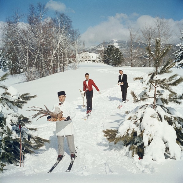 Slim Aarons, Skiing Waiters, Stowe, Vermont, 1962