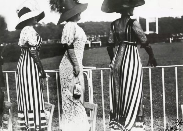 Jacques Henri Lartigue, Drag-racing Day at Auteuil Races, 1911