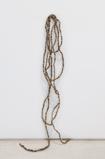Untitled, from the&nbsp;Cord&atilde;o umbilical series, 2021, Buttons and wire