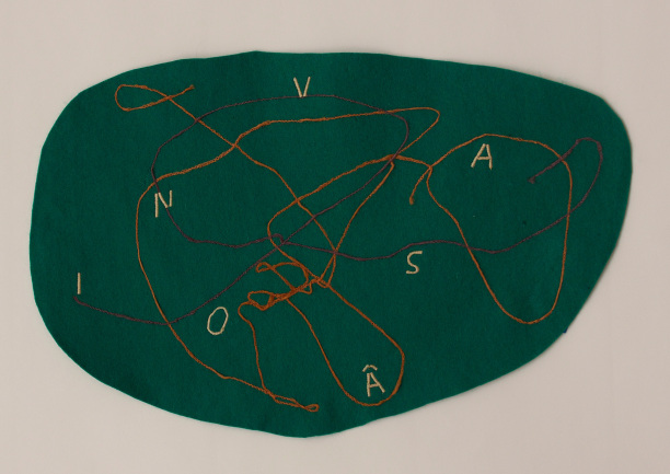Invas&atilde;o, 2016, Costura sobre tecido